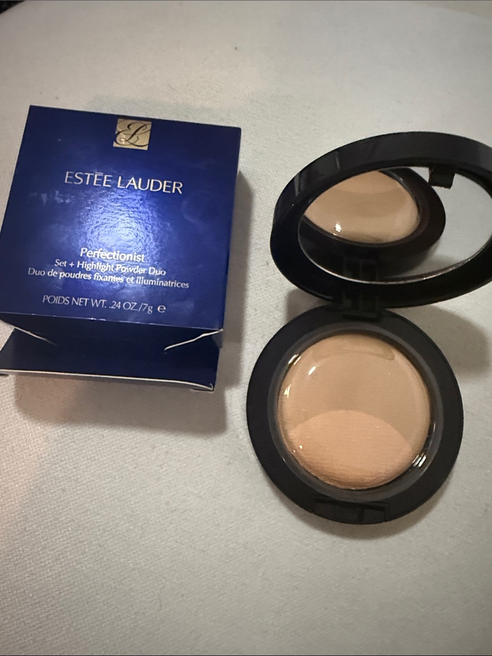 Estee Lauder Perfectionist Powder & Highlight Duo in medium deep